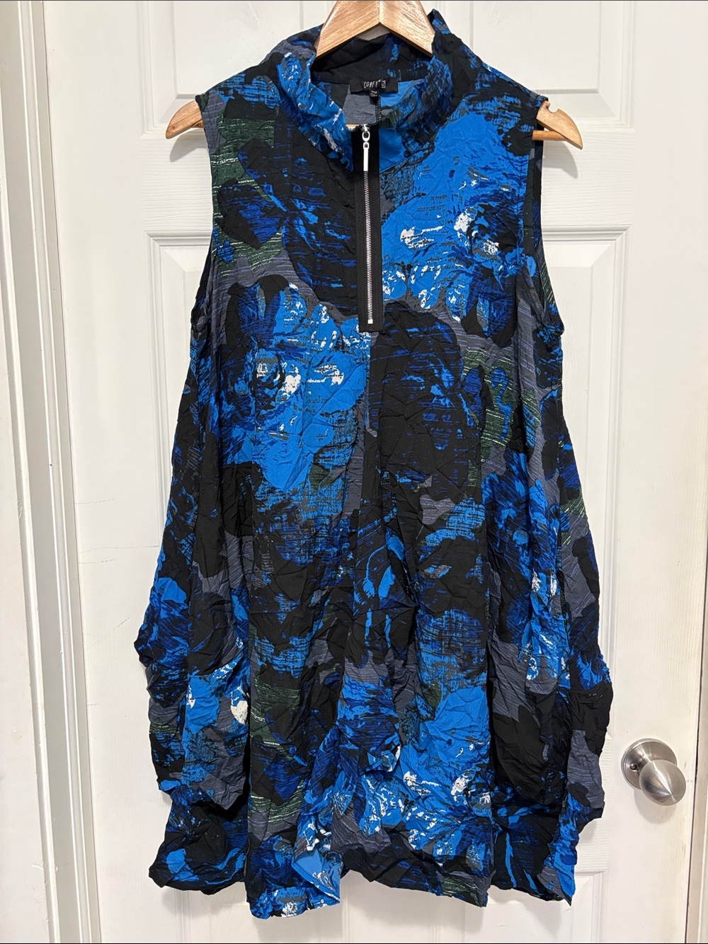 COMFY Sleeveless Blue & Black Floral Zip Bubble Dress